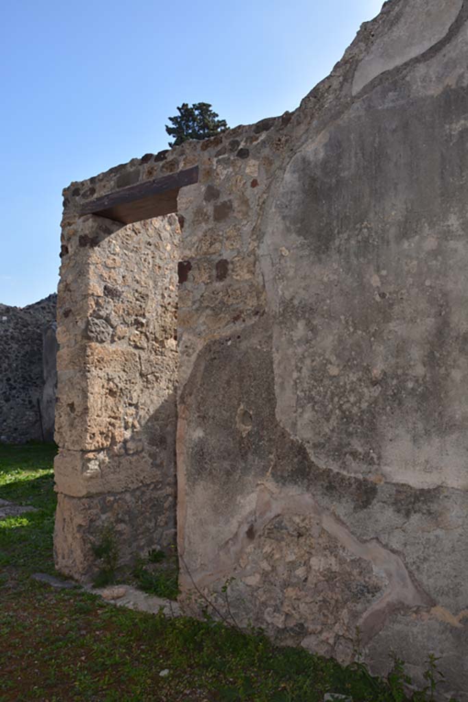 VI.11.9 Pompeii. October 2017. 
Room 7, looking towards south wall at east end with doorway into room 6. 
Foto Annette Haug, ERC Grant 681269 DÉCOR