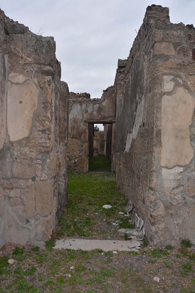 VI.11.9 Pompeii. October 2017.
Doorway to corridor 15 on north side of atrium leading to services, baths and bakery area.
Foto Annette Haug, ERC Grant 681269 DÉCOR.