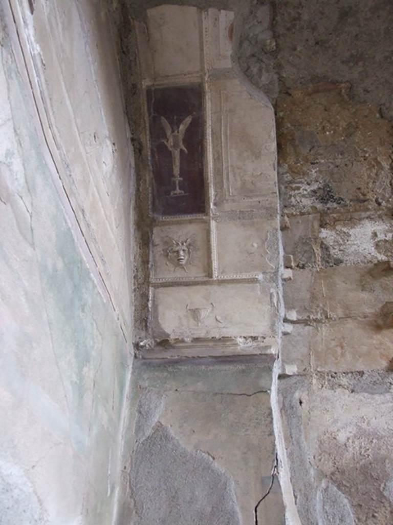 VI.11.9 Pompeii. December 2006. 
Room 21, detail of plaster on south end of arch in tepidarium of baths complex.
