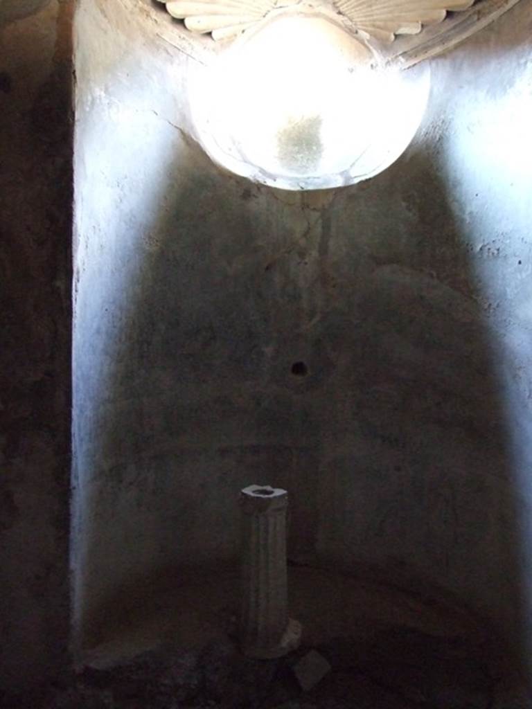 VI.11.9 Pompeii. December 2007. Room 22, caldarium alcove at west end.