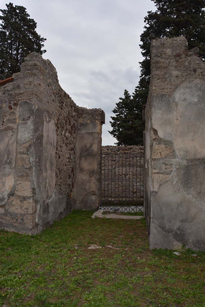 VI.11.9 Pompeii. October 2017. 
Room 1, looking south from atrium towards entrance corridor and doorway.
Foto Annette Haug, ERC Grant 681269 DÉCOR