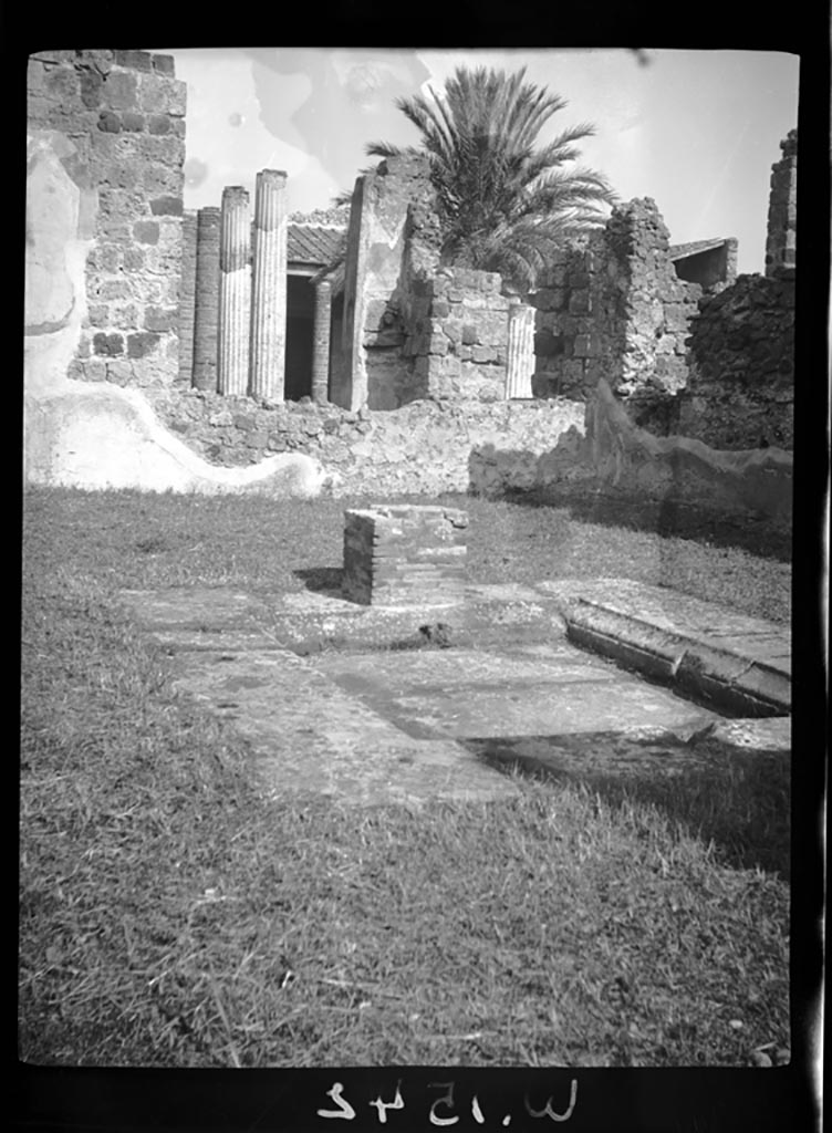 VI.11.9 Pompeii. W.1542. Looking north across atrium.  
Photo by Tatiana Warscher. Photo © Deutsches Archäologisches Institut, Abteilung Rom, Arkiv.