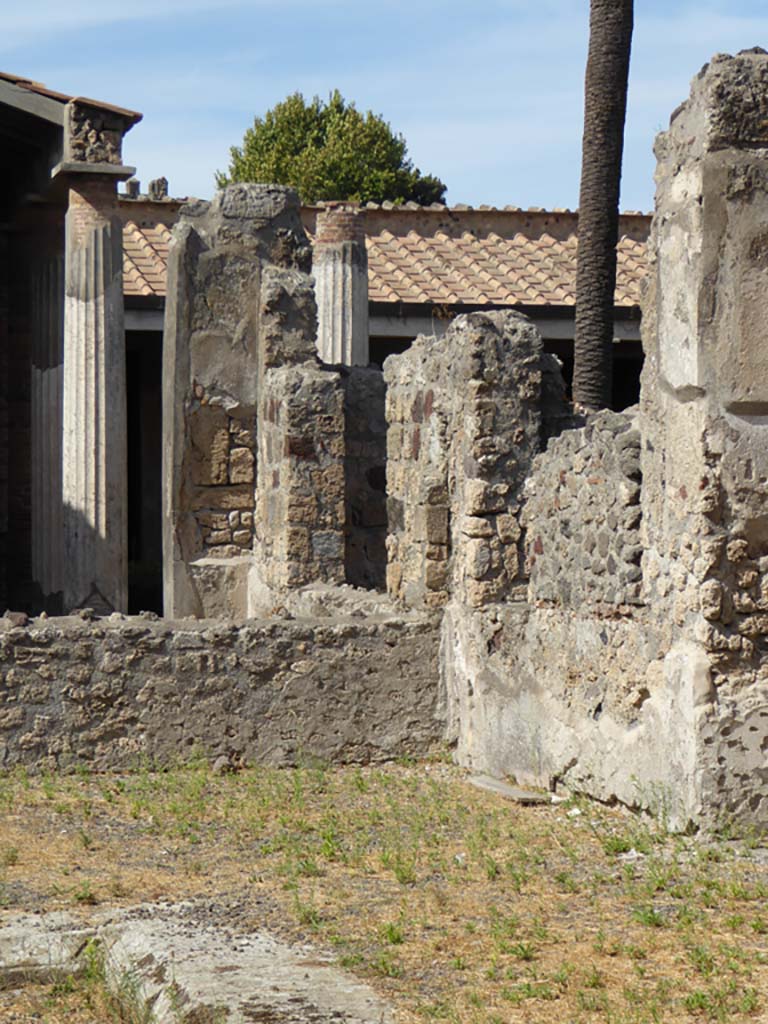 VI.11.9 Pompeii. September 2017. Room 3, north-east corner of atrium.
Foto Annette Haug, ERC Grant 681269 DÉCOR