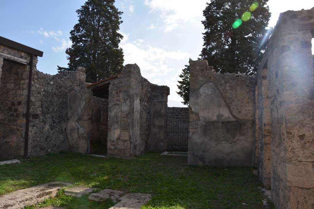 VI.11.9 Pompeii. October 2017. Room 3, looking south across atrium towards entrance doorway, in centre.
Foto Annette Haug, ERC Grant 681269 DÉCOR