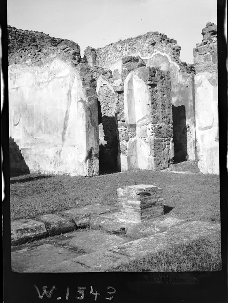 VI.11.9 Pompeii. W.1543. 
Looking north-west across atrium towards rooms 7, 8 and entrance to corridor 15, on right. 
Photo by Tatiana Warscher. Photo © Deutsches Archäologisches Institut, Abteilung Rom, Arkiv.