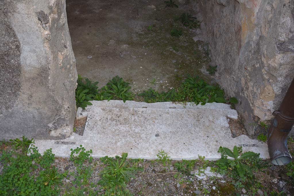 VI.11.9 Pompeii. October 2017. Room 29, doorway threshold looking east from atrium of VI.11.9.
Foto Annette Haug, ERC Grant 681269 DÉCOR