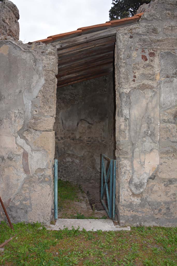 VI.11.9 Pompeii. October 2017. Doorway to room 2, in south-east corner of atrium 3. 
Foto Annette Haug, ERC Grant 681269 DÉCOR
