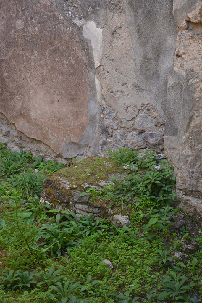 VI.11.9 Pompeii. October 2017. 
Room 2, south wall, leaning against the wall is a stone base for the wooden stairs.
Foto Annette Haug, ERC Grant 681269 DÉCOR