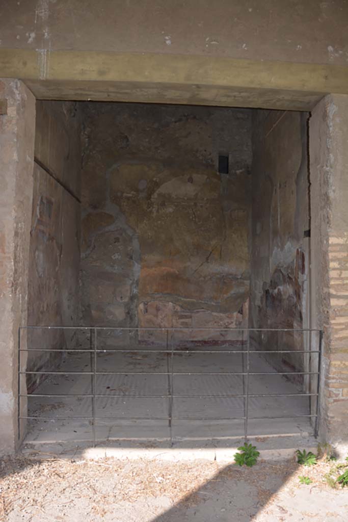 VI.11.10 Pompeii. October 2017. Room 42, looking towards doorway from north portico. 
Foto Annette Haug, ERC Grant 681269 DÉCOR