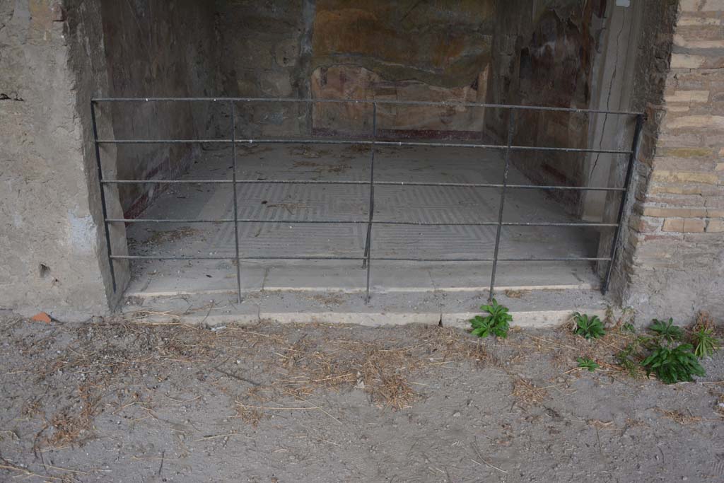 VI.11.10 Pompeii. October 2017. Room 42, looking towards doorway threshold from north portico.
Foto Annette Haug, ERC Grant 681269 DÉCOR
