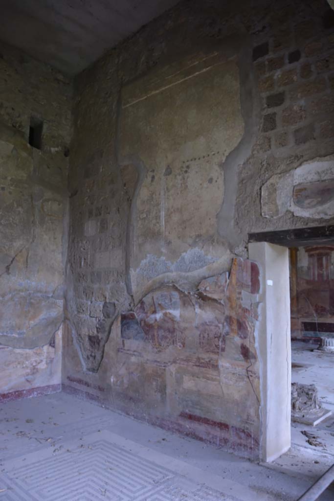 VI.11.10 Pompeii. December 2017. Room 42, east wall at north end, with doorway to room 43.
Foto Annette Haug, ERC Grant 681269 DÉCOR