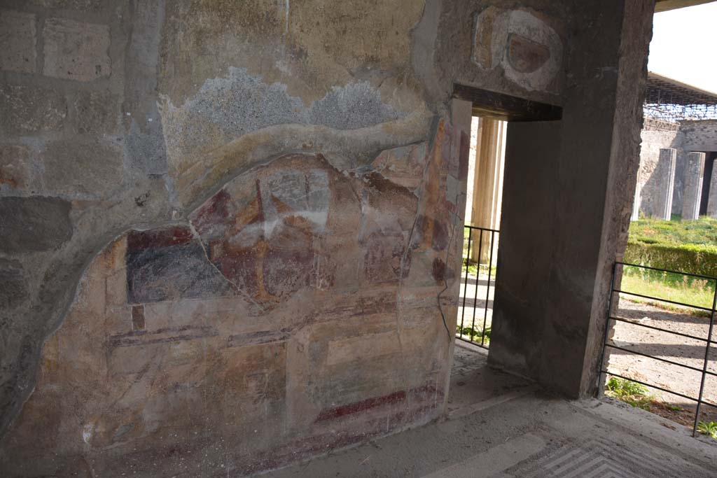 VI.11.10 Pompeii. October 2017. Room 42, east wall, with doorway to room 43 at south end.
Foto Annette Haug, ERC Grant 681269 DÉCOR