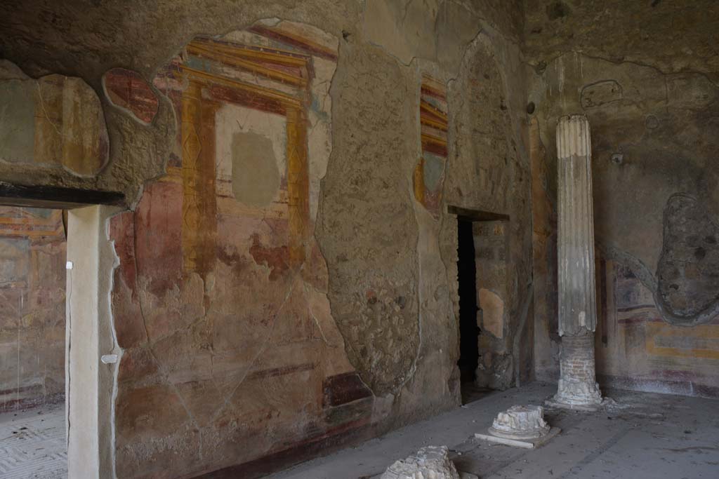 VI.11.10 Pompeii. October 2017. 
Room 43, looking north along west wall with doorway from room 42, on left, and into room 44, on right.
Foto Annette Haug, ERC Grant 681269 DÉCOR