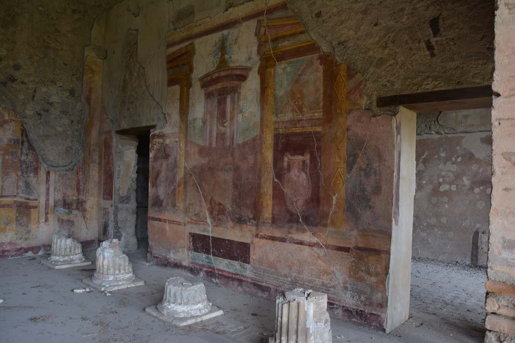 VI.11.10 Pompeii. October 2017. Room 43, looking north along east wall. 
The doorway to room 45, is on the left, the doorway into room 46, on the right.
Foto Annette Haug, ERC Grant 681269 DÉCOR