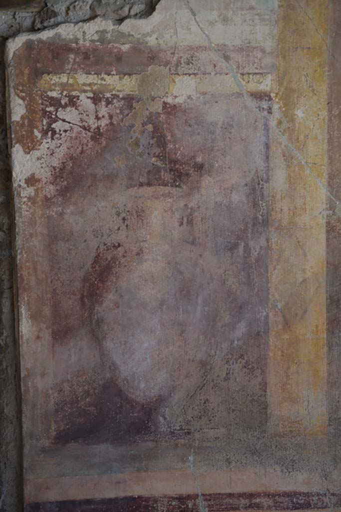 VI.11.10 Pompeii. November 2017. Room 43, jug at north end of centre of east wall.
Foto Annette Haug, ERC Grant 681269 DÉCOR