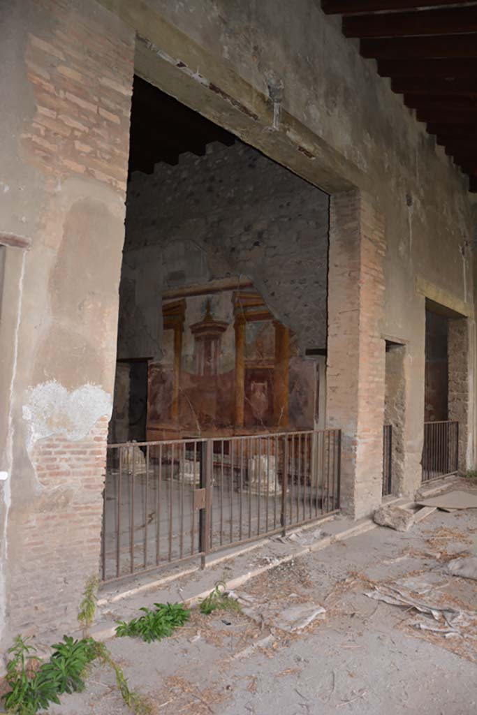 VI.11.10 Pompeii. October 2017. 
Room 43, in centre, looking north-east from portico towards room 46, on right.
Foto Annette Haug, ERC Grant 681269 DÉCOR