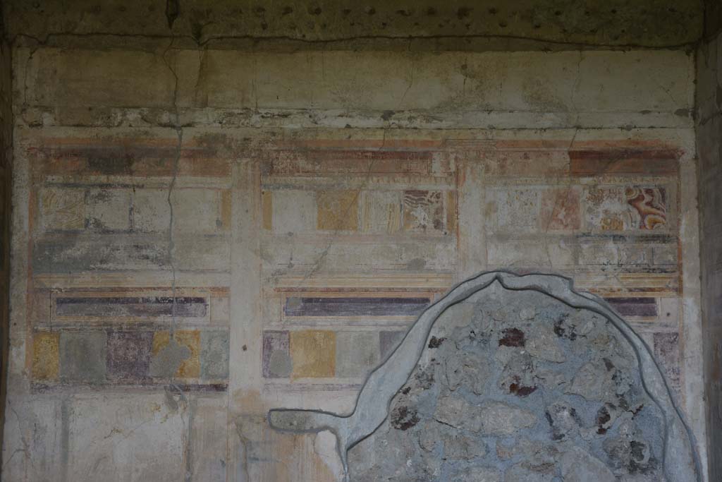 VI.11.10 Pompeii. October 2017. Room 46, detail of upper north wall in alcove.
Foto Annette Haug, ERC Grant 681269 DÉCOR