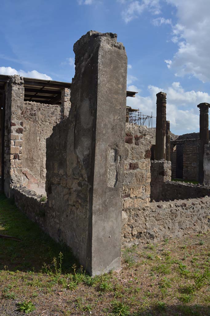 VI.11.10 Pompeii. October 2017. Room 38, pilaster at north end of east wall. 
Foto Annette Haug, ERC Grant 681269 DÉCOR
