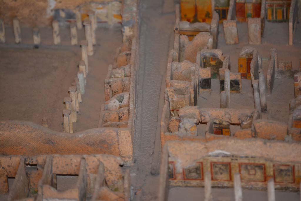 VI.11.9/10 Pompeii. July 2017. 
On the right, across the centre, rooms on the west side of atrium 27 features the black painted room 28, the yellow/red painted room 29, undecorated corridor 48, and room 31, west ala.
From cork model in Naples Archaeological Museum.
Foto Annette Haug, ERC Grant 681269 DÉCOR.
