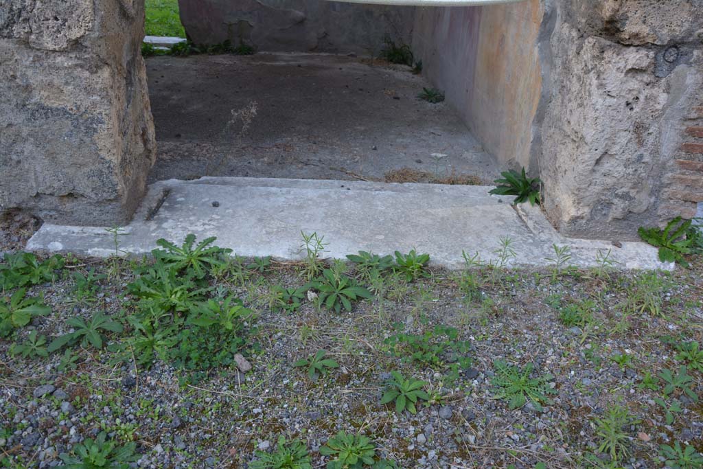 VI.11.10 Pompeii. October 2017. Room 29, looking west towards doorway threshold from atrium.
Foto Annette Haug, ERC Grant 681269 DÉCOR
