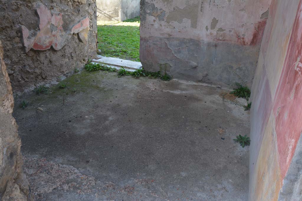 VI.11.10 Pompeii. October 2017. Room 29, looking across flooring towards other doorway in west wall into atrium 3 of VI.11.9.
Foto Annette Haug, ERC Grant 681269 DÉCOR