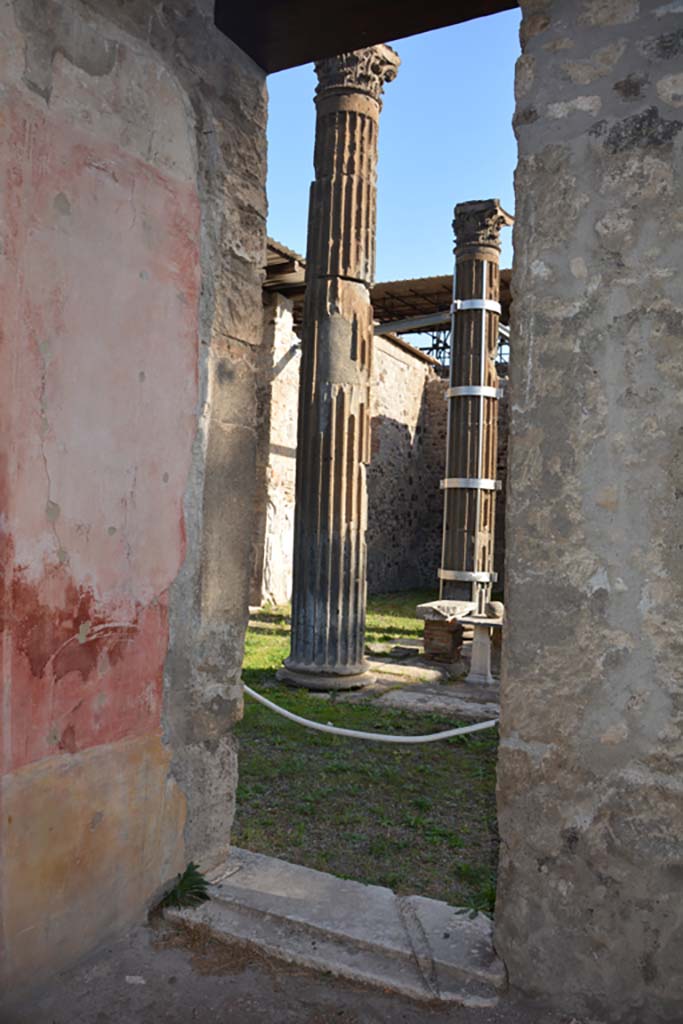 VI.11.10 Pompeii. October 2017. 
Room 29, doorway in east wall into atrium 27 of VI.11.10.
Foto Annette Haug, ERC Grant 681269 DÉCOR