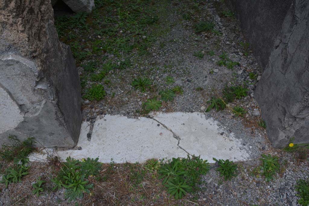 VI.11.10 Pompeii. October 2017. Corridor 34, doorway threshold looking north from atrium. 
Foto Annette Haug, ERC Grant 681269 DÉCOR