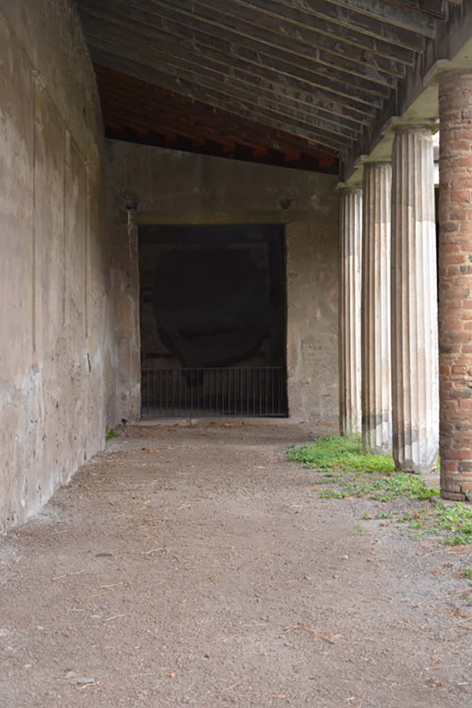 VI.11.10 Pompeii. October 2017. Peristyle 36, looking north towards room 39 from west portico. 
Foto Annette Haug, ERC Grant 681269 DÉCOR