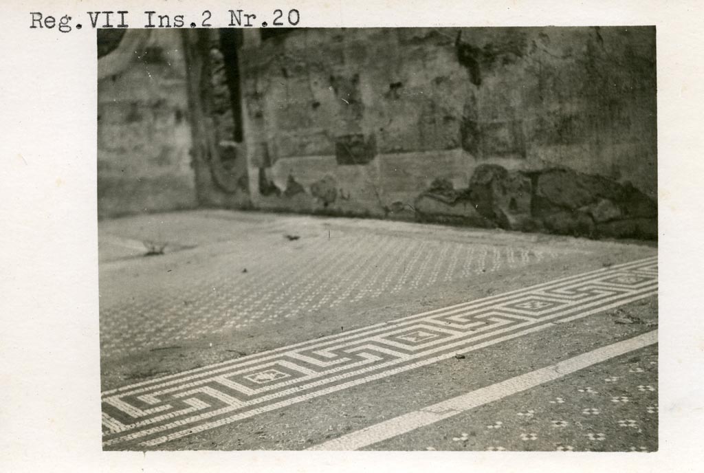 VI.11.10 Pompeii but shown as VII.2.20 on photo. Pre-1937-1939. Room 39, flooring of anteroom and oecus/triclinium.
Photo courtesy of American Academy in Rome, Photographic Archive 1937-9_354. Warsher collection no. 354.
If this photo is of the same floor as the location below, it shows the floor in a much better condition than the one below dated c.1930.
In her book, Blake wrote -
“An excellent example of this is found in VI.XI.10 (Casa del Labirinto, Pl.4, Fig.1), in one of the rooms at the back of the garden.”
See Blake, M., (1930). The pavements of the Roman Buildings of the Republic and Early Empire. Rome, MAAR, 8, (p. 27).