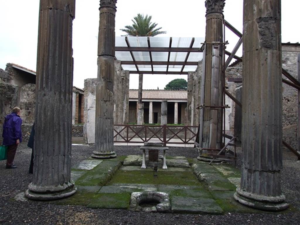 VI.11.10 House of the Labyrinth or Casa del Labirinto.  December 2006.  Tetrastyle atrium with Impluvium and table.