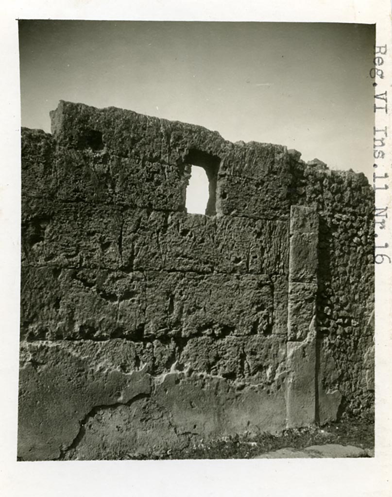VI.11.12 Pompeii, but shown as VI.11.16 on photo. Pre-1937-39. Exterior wall on north side of doorway.
Photo courtesy of American Academy in Rome, Photographic Archive. Warsher collection no. 1524.