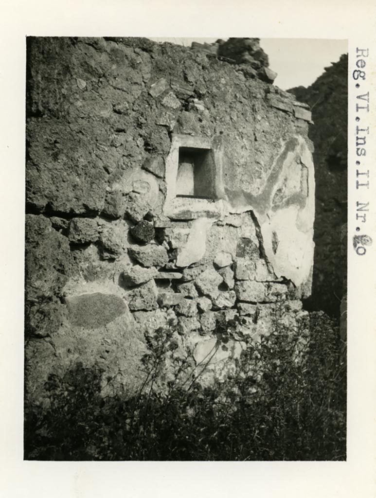 VI.11.17 Pompeii, but according to Warsher VI.11.20, on photo. Pre-1937-39. Niche in wall. 
Photo courtesy of American Academy in Rome, Photographic Archive. Warsher collection no. 029.