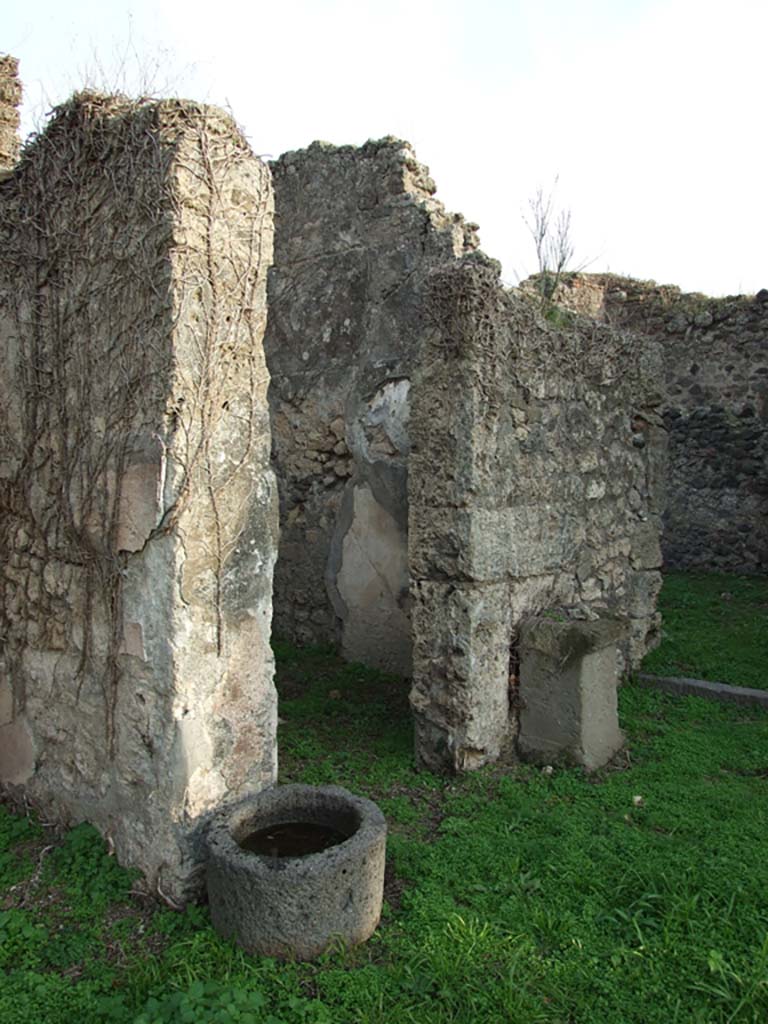 VI.11.19 Pompeii. December 2007. Doorway to cubiculum (12) on south side of the entrance corridor.
