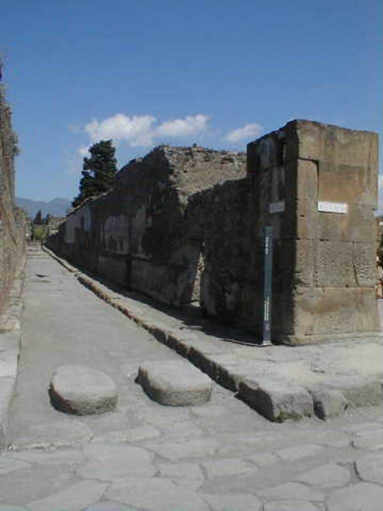 VI.12.1 Shop.  Part of Casa del Fauno.  
Linked to VI.12.2, VI.12.3, VI.12.5, 
VI.12.7, and VI.12.8.
Vico del Fauno looking north from Via della Fortuna  VI.12.1