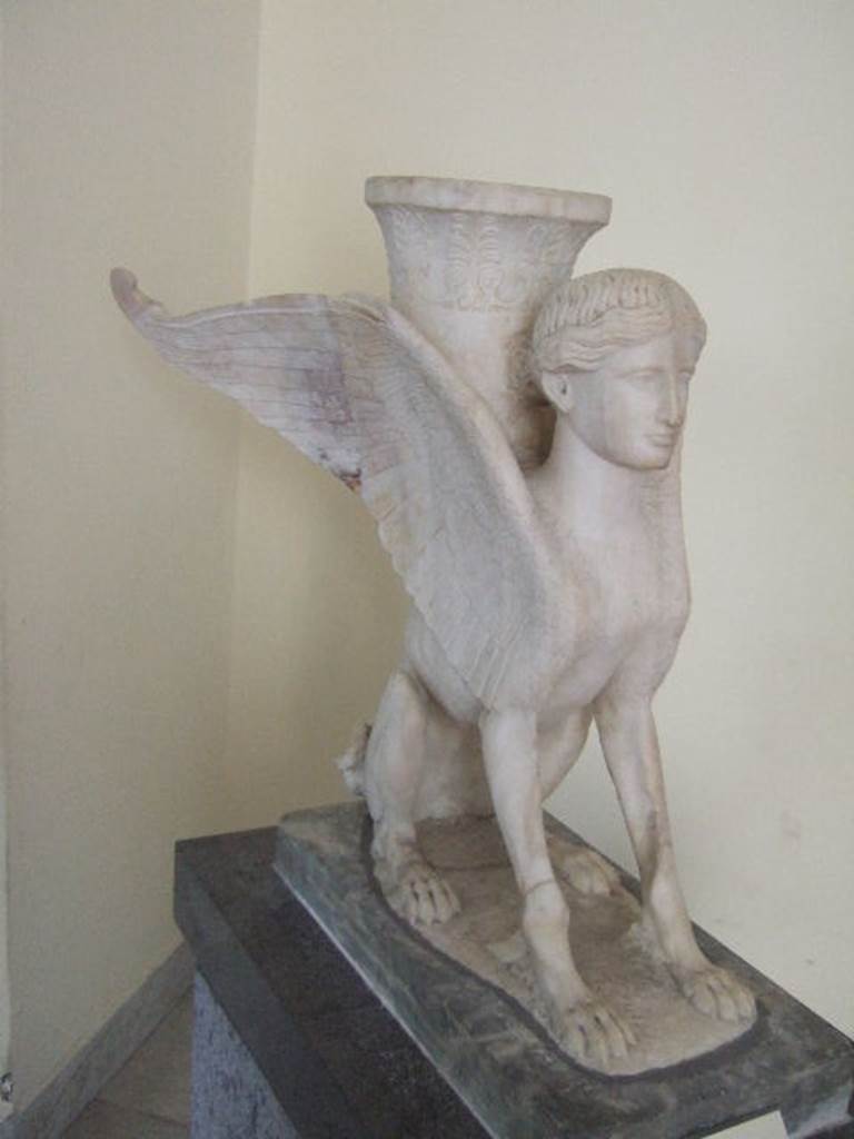 VI.12.2 Pompeii. Marble table support in the form of a sphinx, found between the columns in the second peristyle on 1st July 1831. Now in Naples Archaeological Museum. Inventory number 6869. See PAH II, 250.