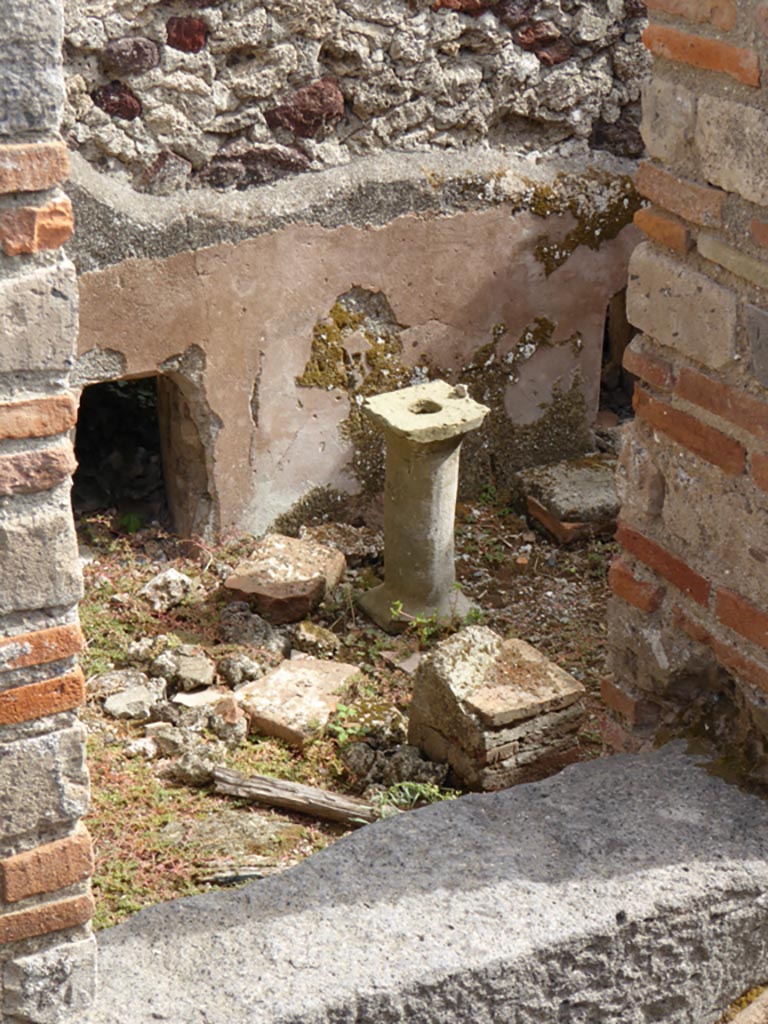 VI.12.2 Pompeii. September 2015. 
Second room at north end of corridor, part of bath suite with remains of hypocaust.
Foto Annette Haug, ERC Grant 681269 DÉCOR.