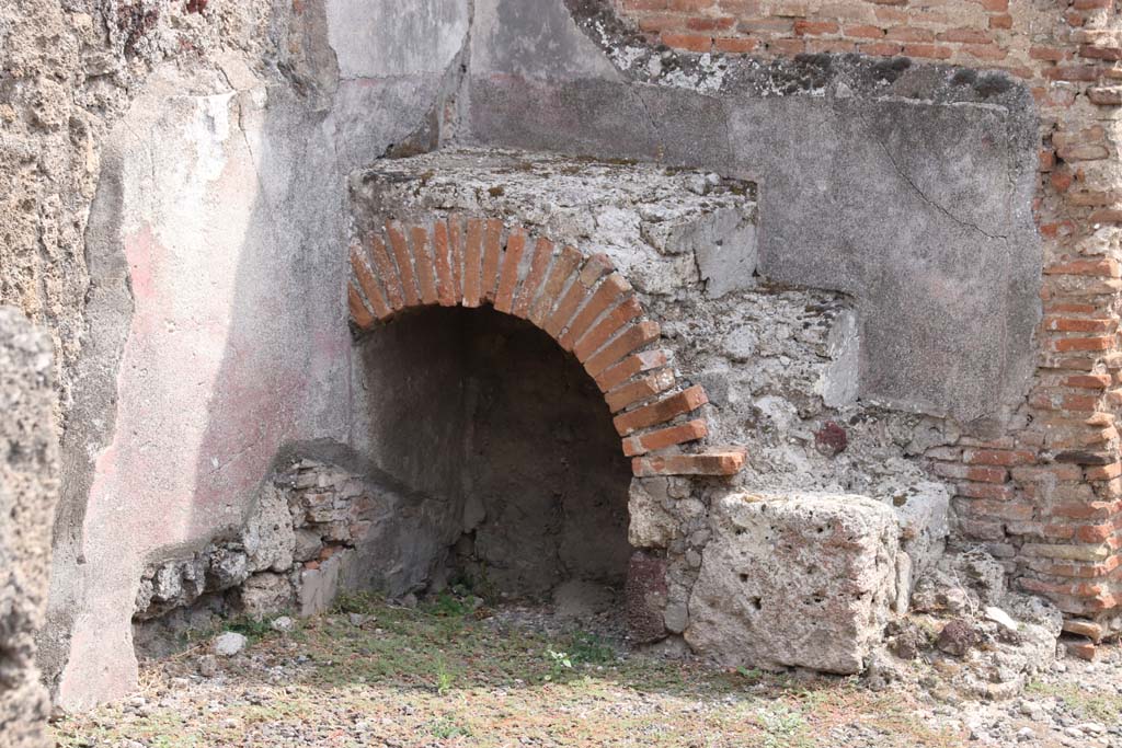 VI.12.2 Pompeii. September 2021.  
Room 17 at south end of corridor on east side, looking towards south-east corner with steps. Photo courtesy of Klaus Heese.