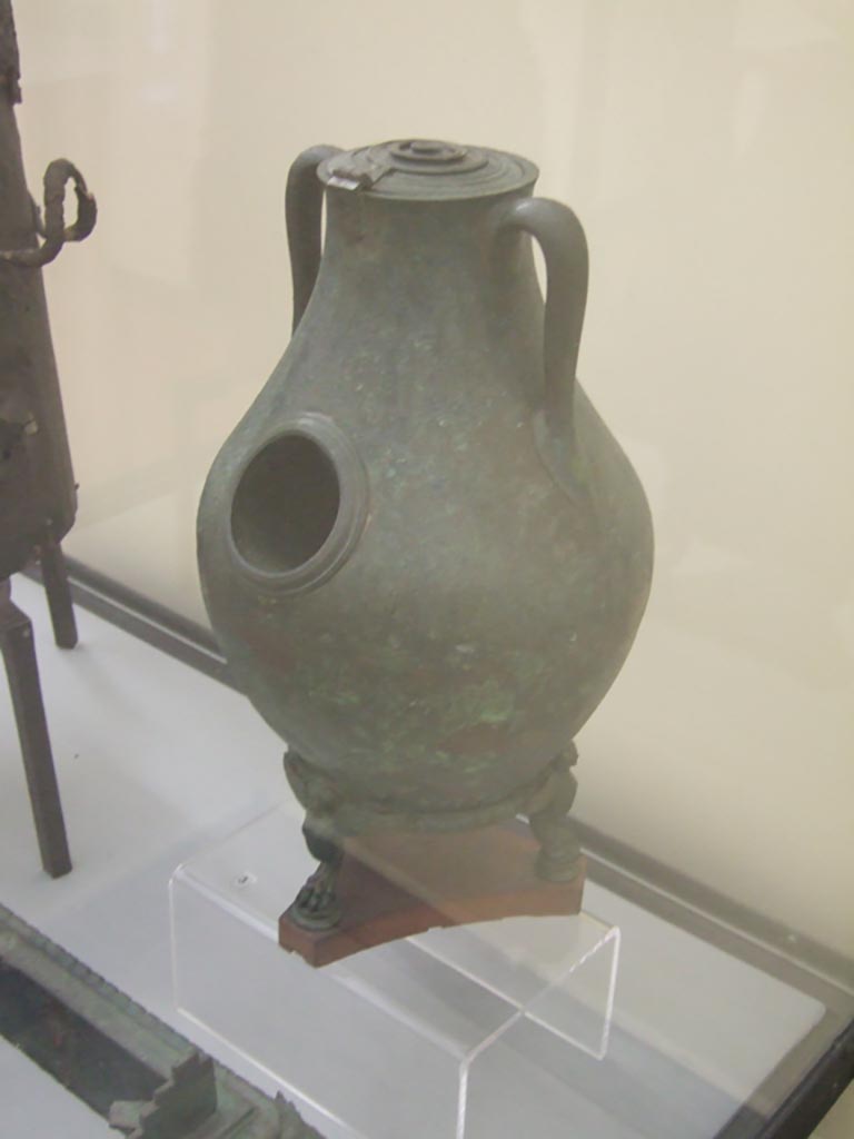 VI.12.2 Pompeii. Found on 5th November 1830. Bronze food or water warmer. 
Now in Naples Archaeological Museum. Inventory number 78673.
See Fiorelli G., 1862. Pompeianarum antiquitatum historia, Vol. 2: 1819 - 1860, Naples, p. 242-243.