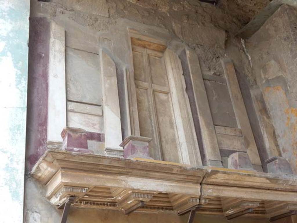 VI.12.2 Pompeii. May 2015. Entrance fauces, detail of upper east wall with shelf and façade with small columns. 
Photo courtesy of Buzz Ferebee.