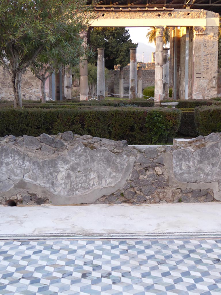 VI.12.2 Pompeii. January 2017. 
Room 33, looking across north wall into Middle Peristyle and through Exedra to Rear Peristyle. 
Foto Annette Haug, ERC Grant 681269 DÉCOR.