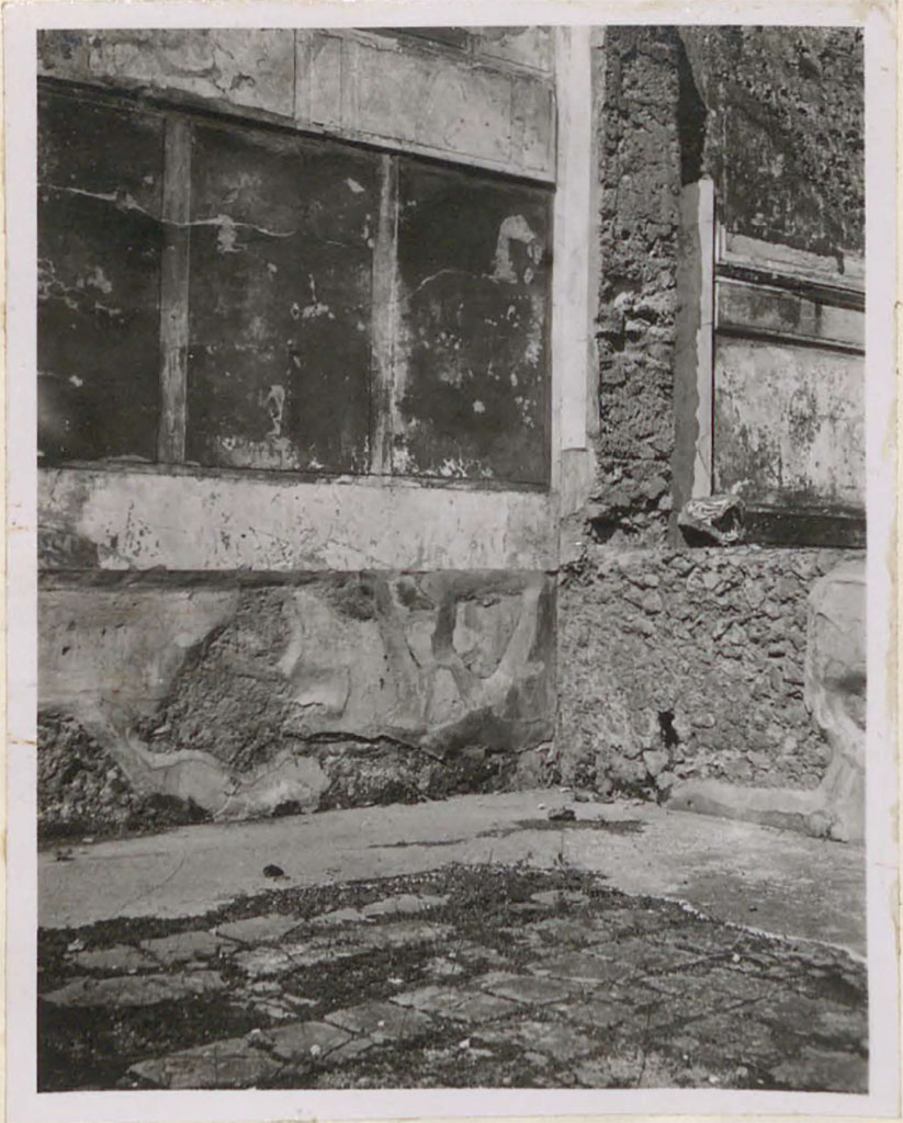 VI.12.2 Pompeii. Pre-1943. 
Looking towards north-west corner of triclinium/dining room 35 on west (left) side of tablinum.
See Warscher, T. (1946). Casa del Fauno, Swedish Institute, Rome. (p.27, n.35).