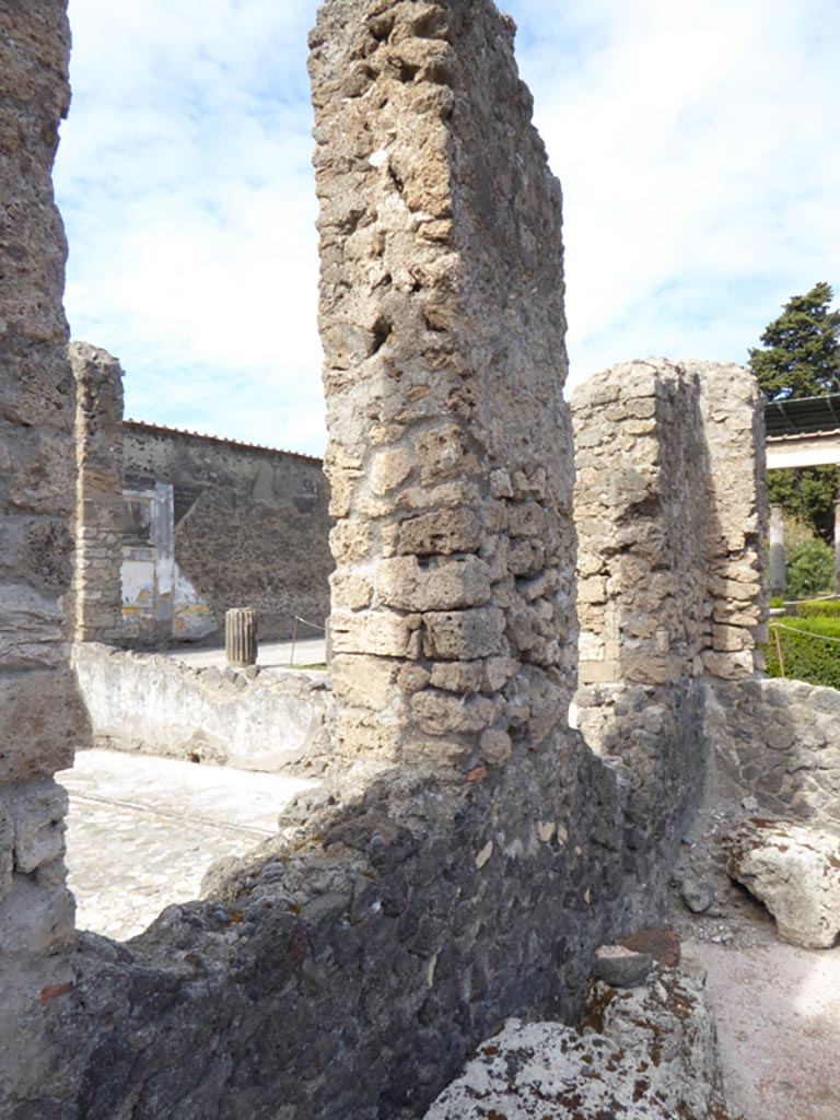VI.12.2 Pompeii. September 2015. Triclinium 34, looking north along west wall.
Foto Annette Haug, ERC Grant 681269 DÉCOR.