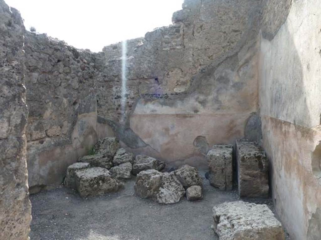VI.12.2 Pompeii. September 2015. West wall of room in south-west corner of atrium.