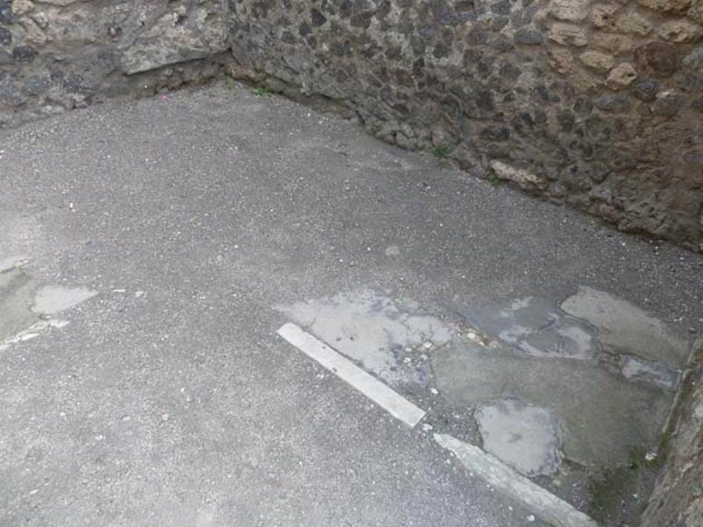 VI.12.2 Pompeii. September 2015. 
Flooring showing area for a bed, near south-west corner in cubiculum in south-east corner of atrium.