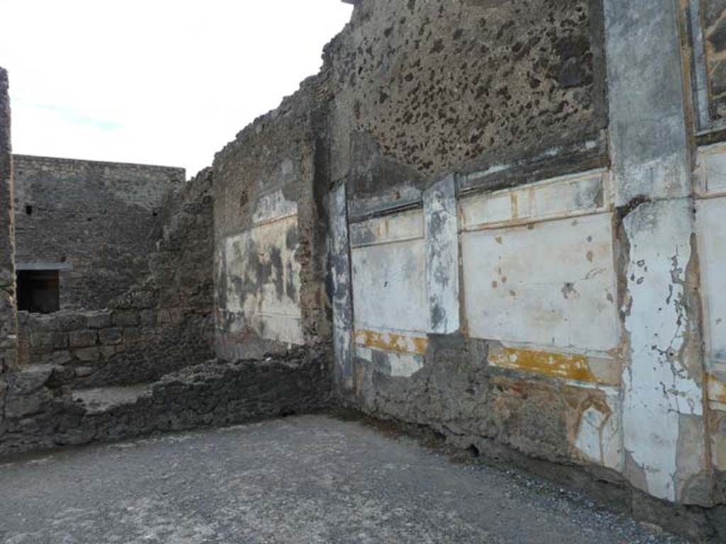 VI.12.2 Pompeii. September 2015. 
Looking south-west across middle peristyle, towards one of two dining rooms, and ala with doorway from cubiculum on west side of atrium.
According to Fiorelli, in this dining room on the left of the tablinum, which gave access through to the peristyle, a mosaic of Bacchus on a panther was found. 
See Pappalardo, U., 2001. La Descrizione di Pompei per Giuseppe Fiorelli (1875). Napoli: Massa Editore, (p.71).
(Note: However, according to the information noticeboard from Naples Museum, the mosaic emblema with fishes was found in the room on the left of the tablinum.)