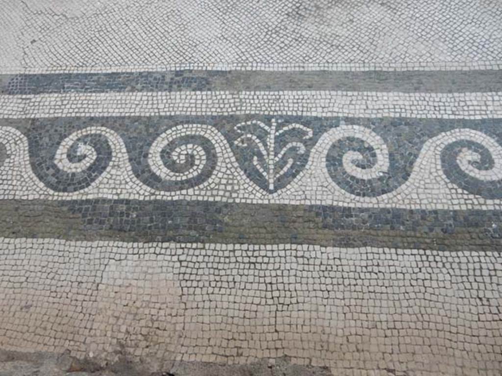 VI.12.2 Pompeii. May 2015. Detail of mosaic flooring in oecus/triclinium.  Photo courtesy of Buzz Ferebee.