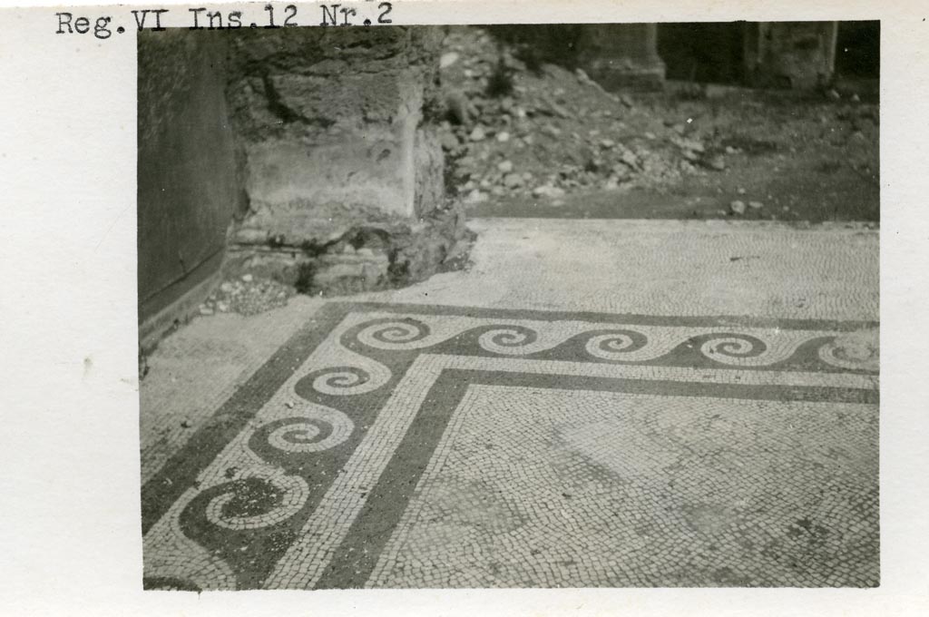 VI.12.2 Pompeii. Pre-1937-39. Detail of mosaic floor in oecus/triclinium. 
Photo courtesy of American Academy in Rome, Photographic Archive. Warsher collection no. 339.