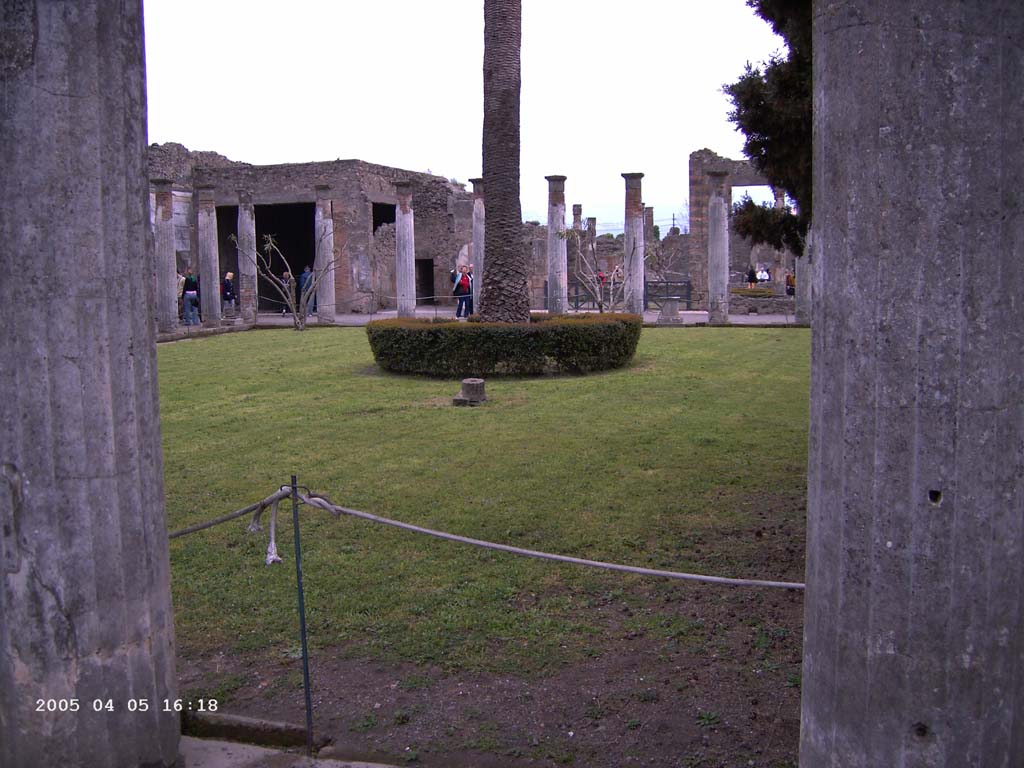 VI.12.2 Pompeii. April 2005. Looking towards south-east corner of rear peristyle. Photo courtesy of Klaus Heese. 
1297 Pompeji - Via della Fortuna - Casa del Fauno (VI.12.2) - jüngeres Peristyl - Bli Ri Südosten. April 2005.