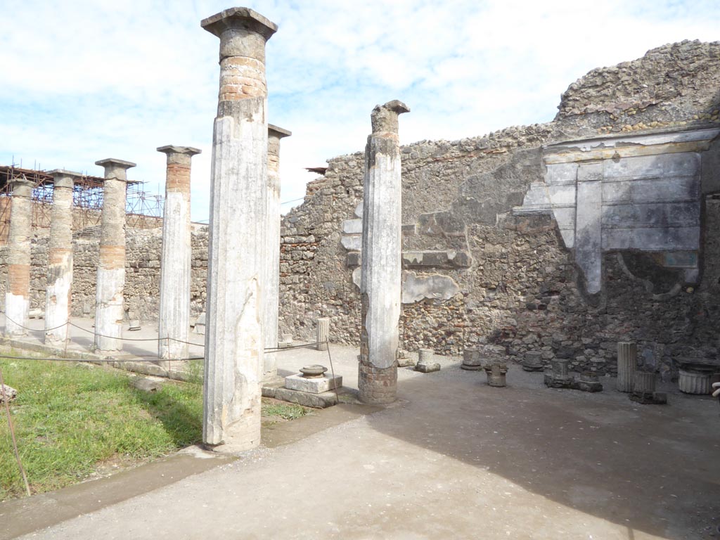 VI.12.2 Pompeii. September 2015. Looking towards east wall in south-east corner of rear peristyle.
Foto Annette Haug, ERC Grant 681269 DÉCOR.