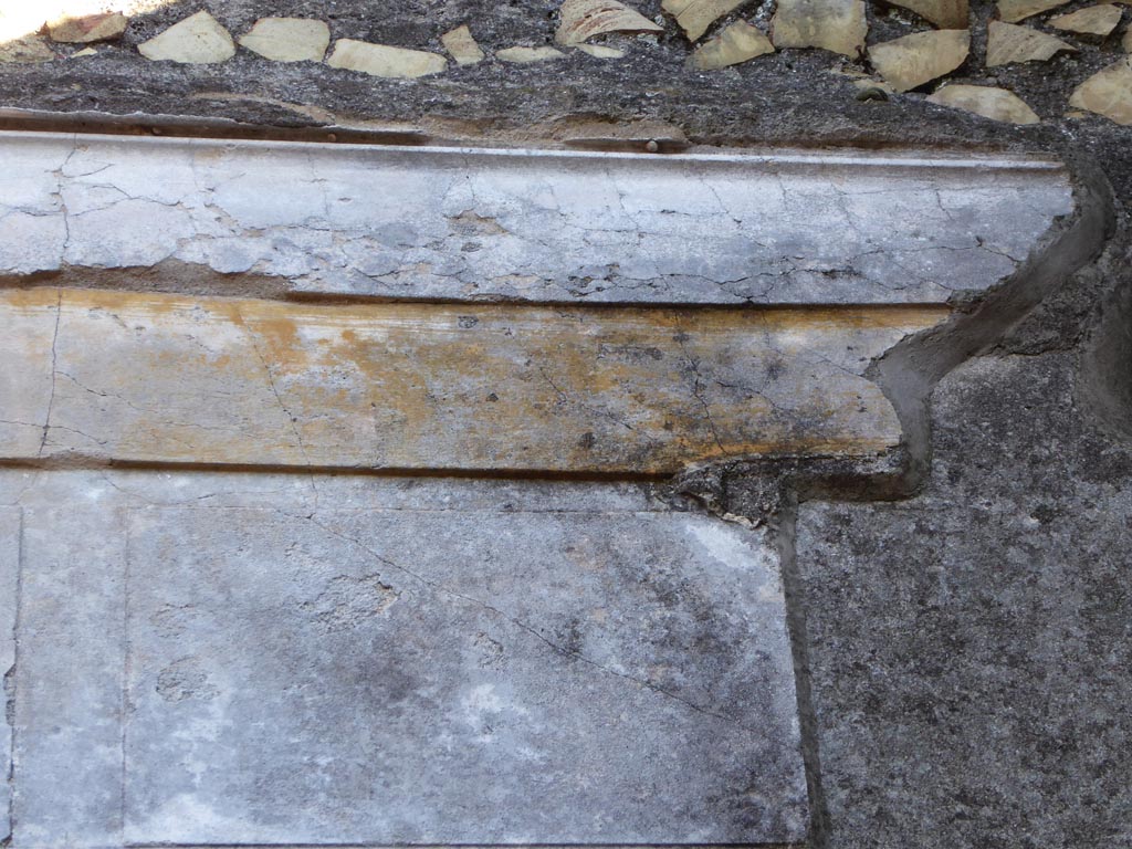 VI.12.2 Pompeii. January 2017. Upper east wall in south-east corner of rear peristyle. 
Foto Annette Haug, ERC Grant 681269 DÉCOR.